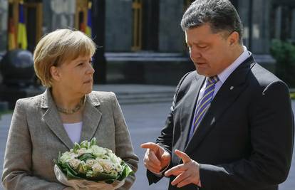 Merkel u Kijevu: Ublažite akcije prema proruskim separatistima