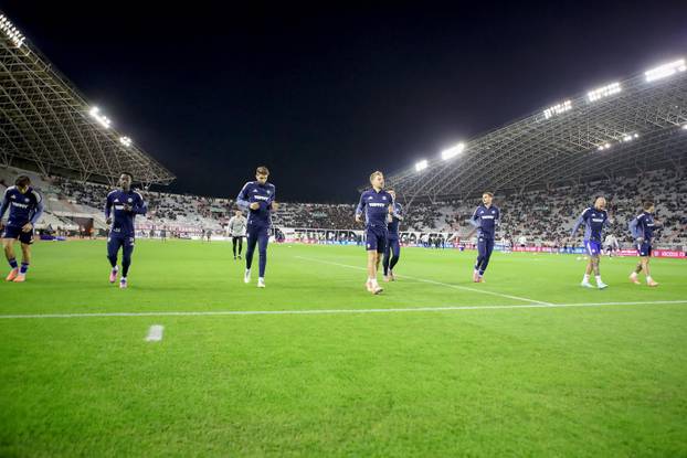 Zagrijavanje nogometaša uoči početka utakmice 13. kola SuperSport HNL-a između Hajduka i Osijeka