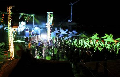 Otvara se Buba Beach bar, u Makarskoj počinje luda zabava