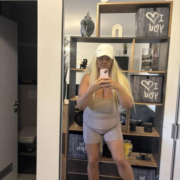 FOTO Tko je ova svestrana dama koja u emisiji 'Ljubav je na selu' želi osvojiti farmerovo srce?