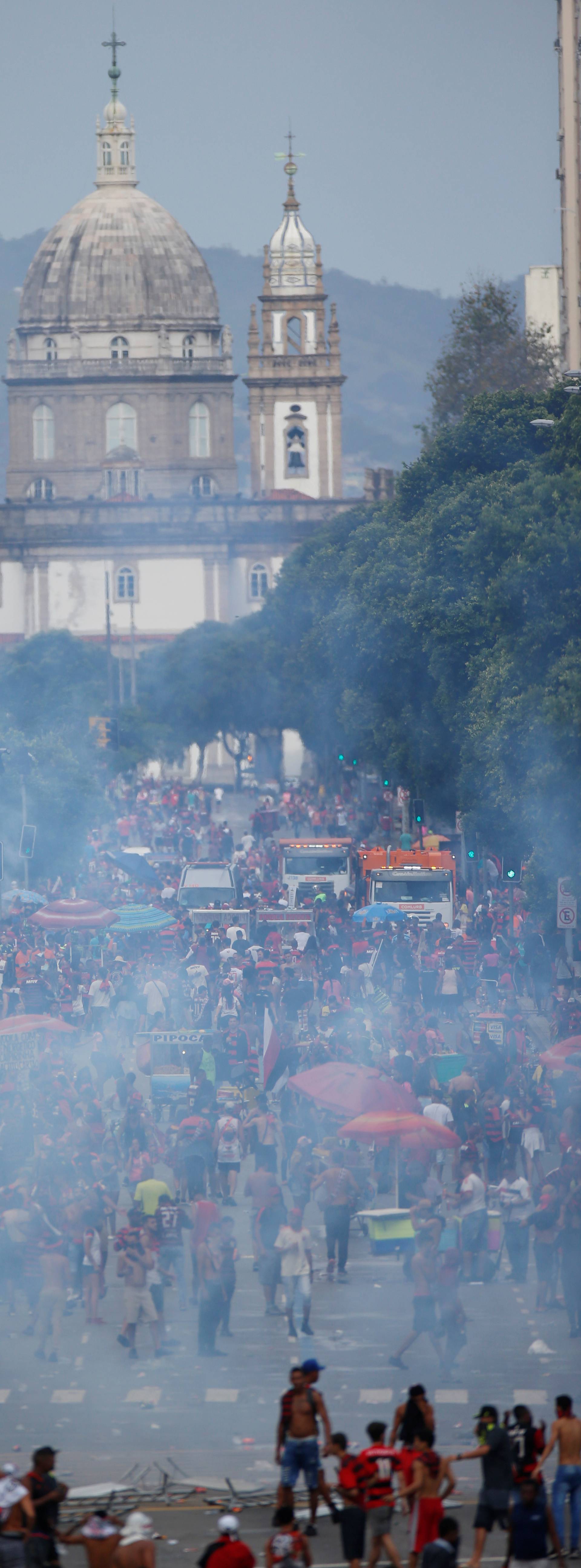 Lude scene u Riju: Rijeke ljudi slavile Flamengo pa izbio kaos