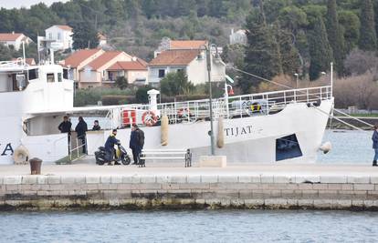 Brod Tijat neće u rezalište, vraća se u Šibenik: 'Plovi bili brode...'