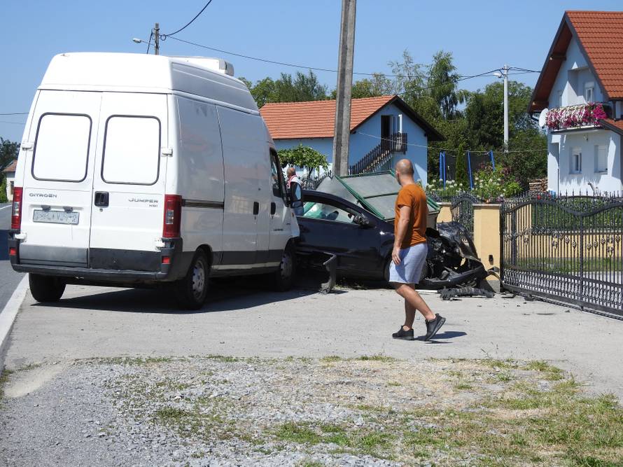 Kod Bjelovara se sudarilo više vozila, dvoje ljudi je u bolnici