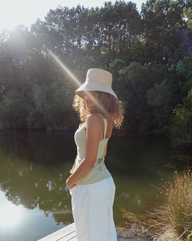 FOTO Bivša konobarica se zbog Benzeme preobratila na islam, rodila mu i dijete. Prekinuli su
