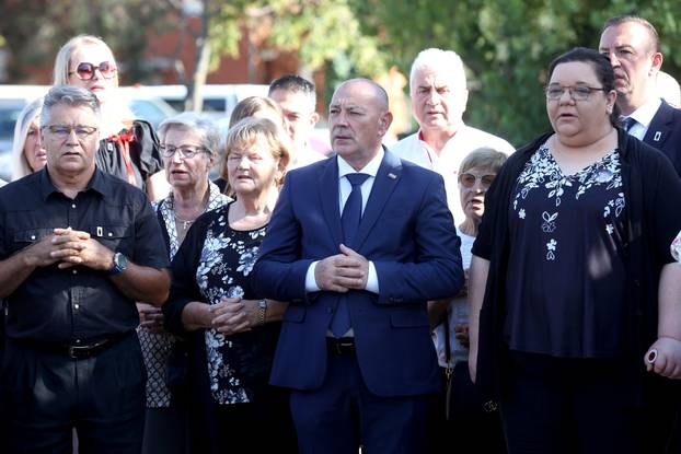 Vukovar: Polaganje vijenaca na spomen obilježju nestalim osobama u Domovinskom ratu