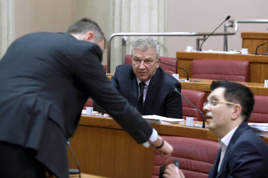 "Rekao mi je: Od tebe neće biti ništa, dođi k meni i rodi djecu"