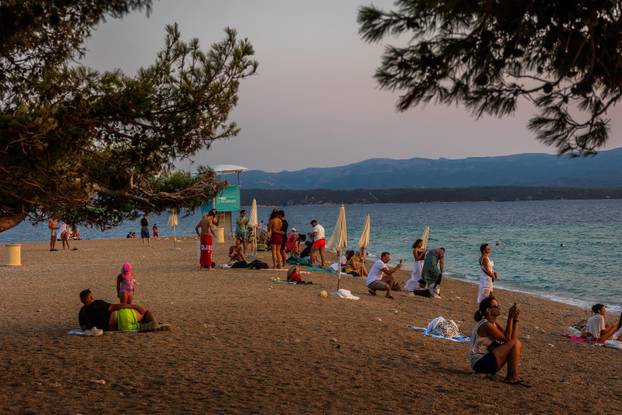 Bol:  Predvečerje na Zlatnom Ratu