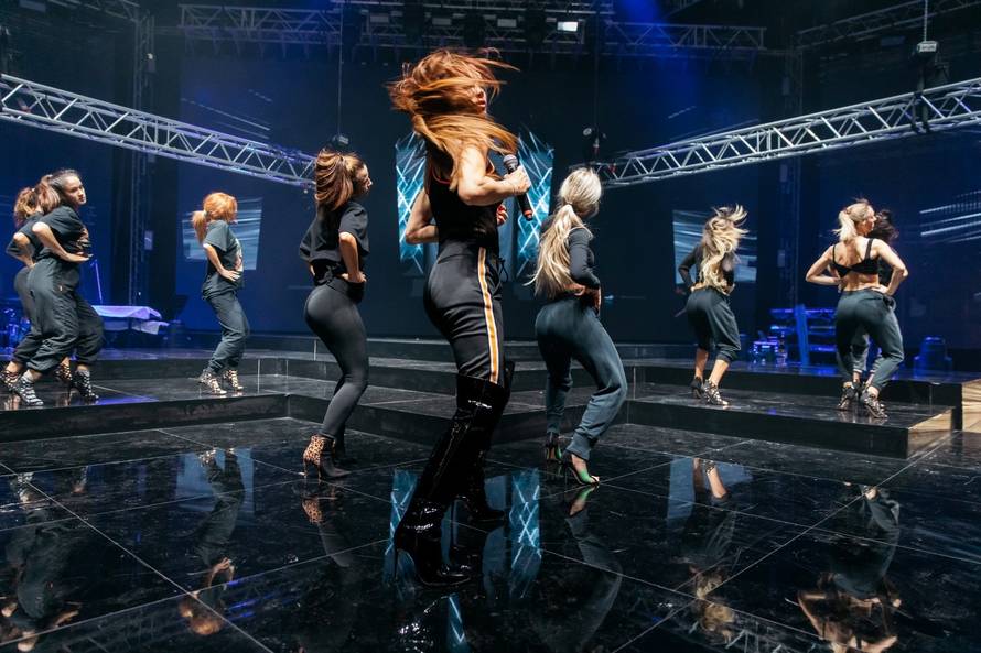 Sevi od benda na turneji ostali samo bubnjar i prateći vokal...