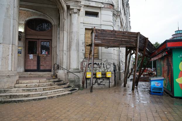 Osijek: Jak vjetar srušio drvenu skelu