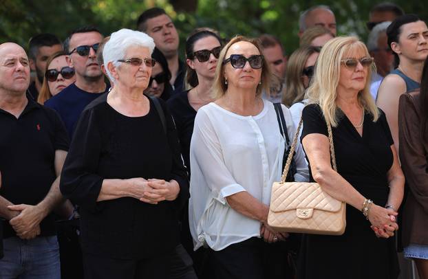 Zagreb: Posljednji ispraćaj Luce Mamić, majke Stojana, Zdravka i Zorana Mamića