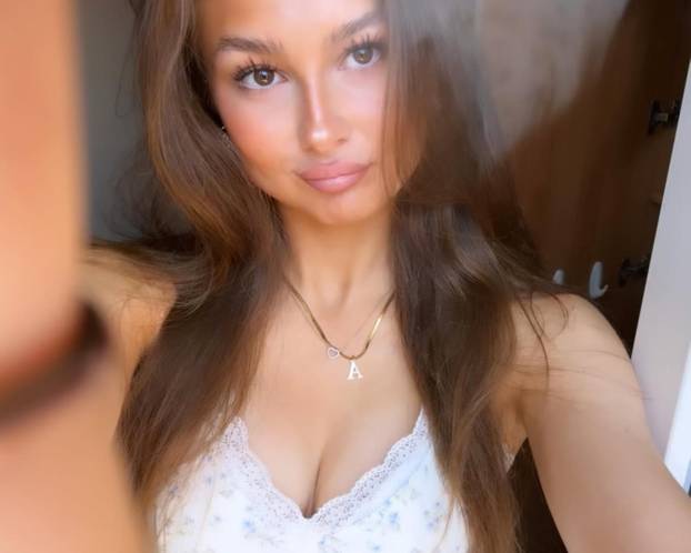 FOTO Šveđanka napravila vrući ljetni transfer. Alice spremna za avanturu na obali Mediterana