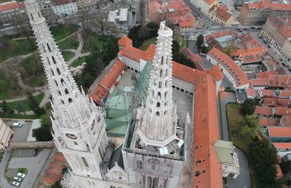 Snimke katedrale iz zraka: Oštećen toranj, odlomio se križ
