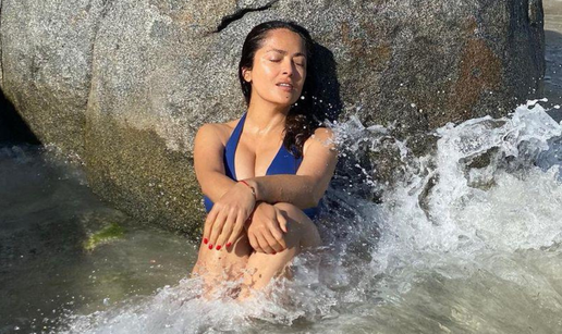 Salma Hayek podijelila je vruće kadrove sa snimanja naslovnice