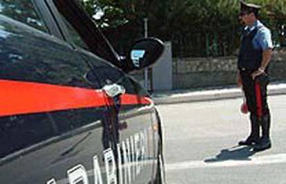 Italija: Profesoru violine u školi đak zabio nož u leđa