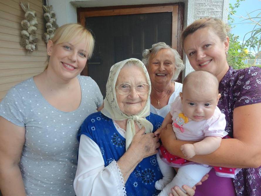 Pet generacija žena: Prabaka Marica (94) cure drži na okupu