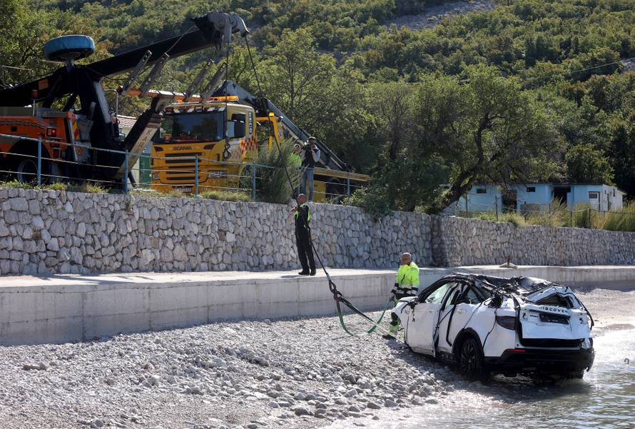 Iz mora kod Senja izvučen automobil u kojem je poginulo četvero stranih državljana
