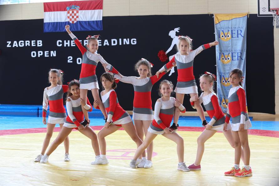 Navijačice u Zagrebu: Hrvatske plesačice zapalile su metropolu