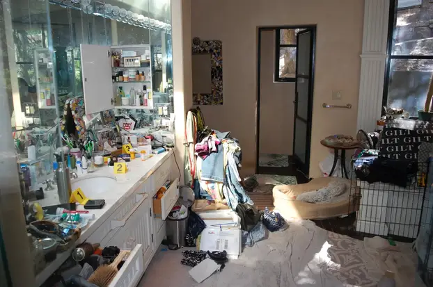 Policija objavila fotke iz doma Genea Hackmana: Stvari su posvuda, našli mrtve glodavce