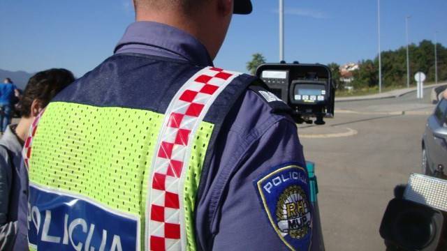 Lančani sudar četiri vozila u Baškoj Vodi: Jedan ozlijeđeni