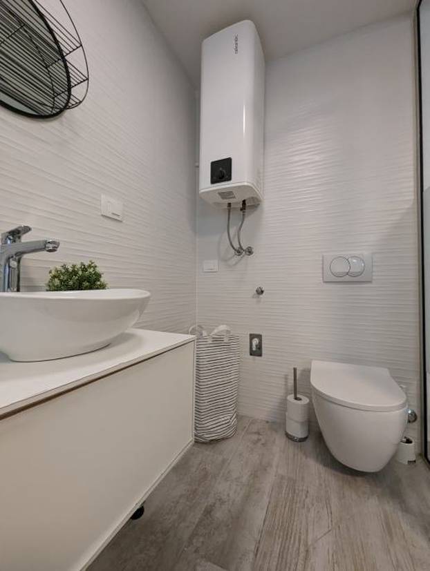 FOTO Prodaju garsonijeru u Zagrebu: Dok kuhate, gledate osobu na wc-u! Ovo je cijena...