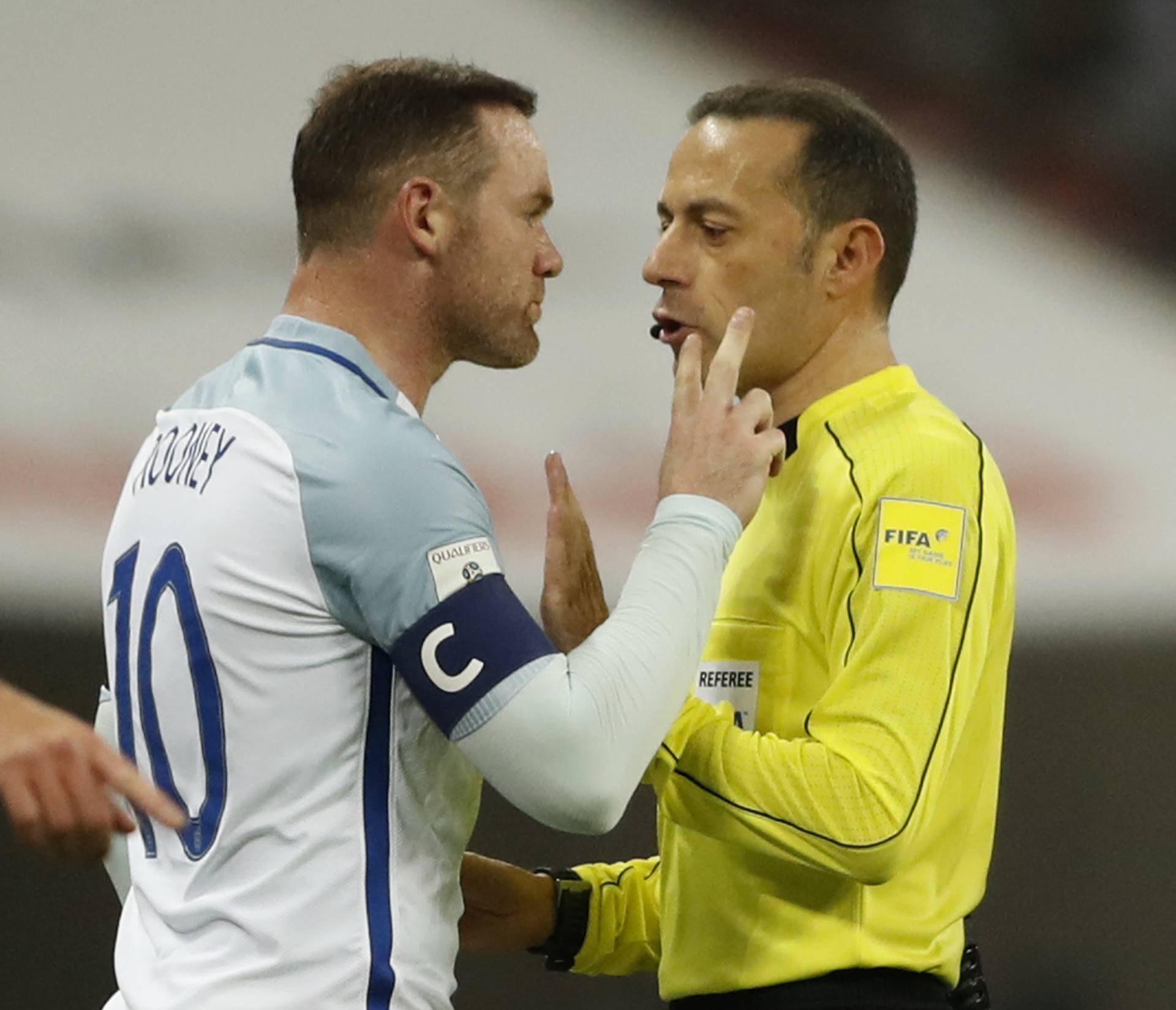 England's Wayne Rooney talks to referee Cuneyt Cakir