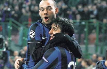Inter se dugo mučio s Barijem, a onda u 20 minuta dao tri gola