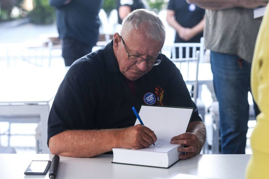 Beograd: Promocija drugog izdanja knjige Vojislava Šešelja "U Srebrenici nije bilo genocida"