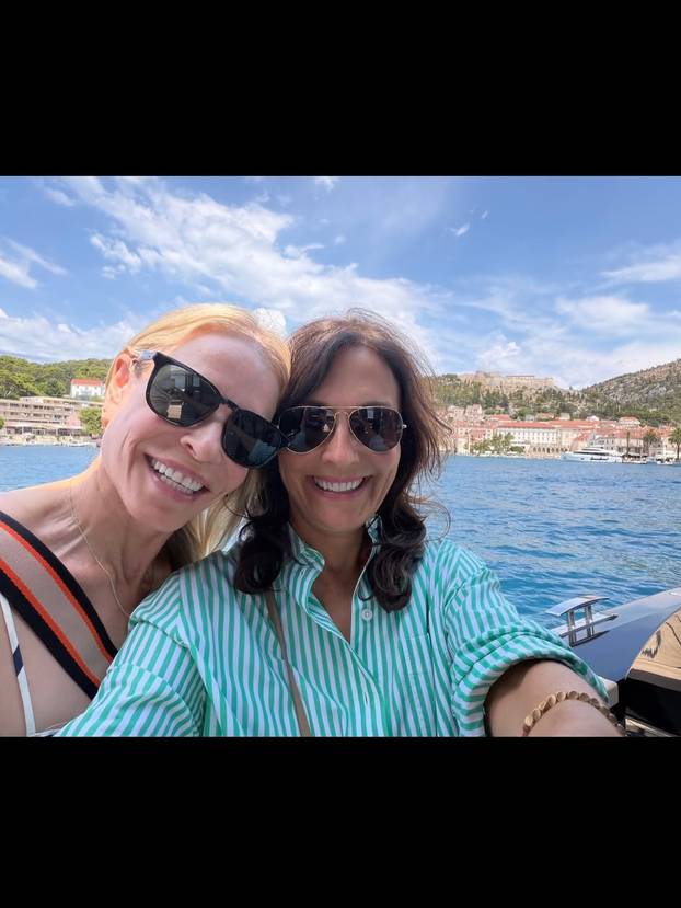 FOTO Komičarka Chelsea Handler odmara u Hrvatskoj! Evo koja je mjesta posjetila