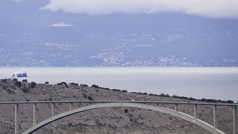 BURA NA KVARNERU Krčki most udara vjetar od 162 km/h