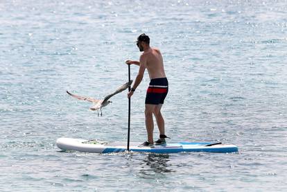 FOTO Puna plaža u Primoštenu