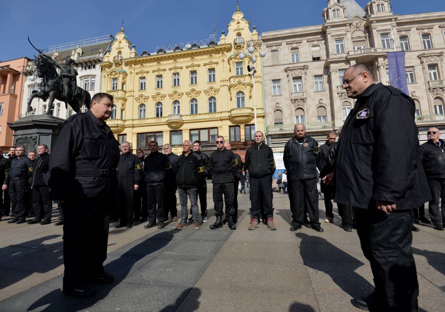 Marširali Zagrebom i prisegnuli na vjernost domovini i Trumpu!