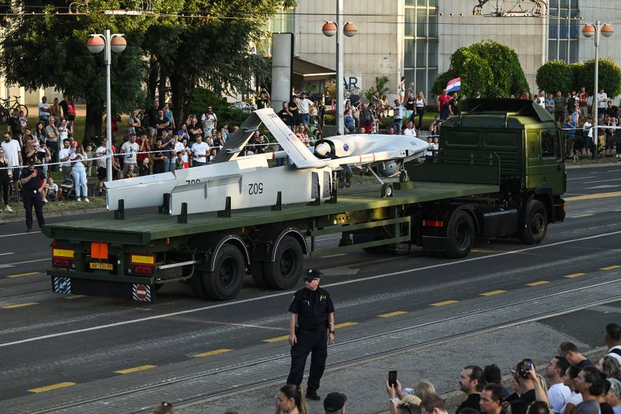Zagreb: Na svečanom mimohodu prikazan prvi hrvatski dron Bayraktar