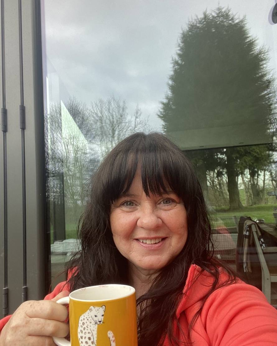 Pjevačica (56) dečka upoznala na Tinderu: 'Probudio je tigricu u meni, seks je bolji nego ikada'