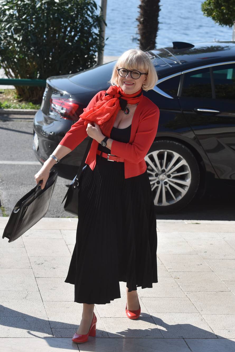 Ministrica Vesna BedekoviÄ u radnom posjetu Å ibensko-kninskoj Å¾upaniji