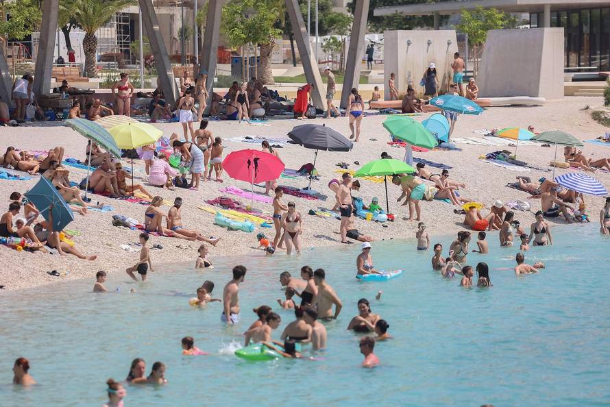 Split: 34 stupnja Celzijevih mnoge su Splićane natjerali na plaže