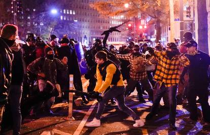 Strašni prizori na ulicama Washingtona: 'Trumpovci' i krajnji ljevičari u uličnom ratu