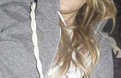 Lindsay Lohan stres zbog uhićenja liječi alkoholom