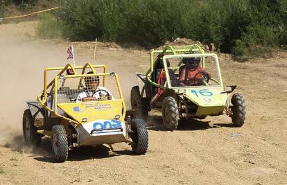 OFF ROAD: Bugyji domaće izrade oduševili Loborčane