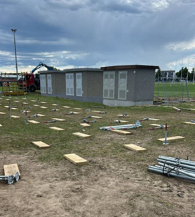 FOTO Thompson je objavio fotke radova na Hipodromu: Evo kako izgleda uoči velikog koncerta