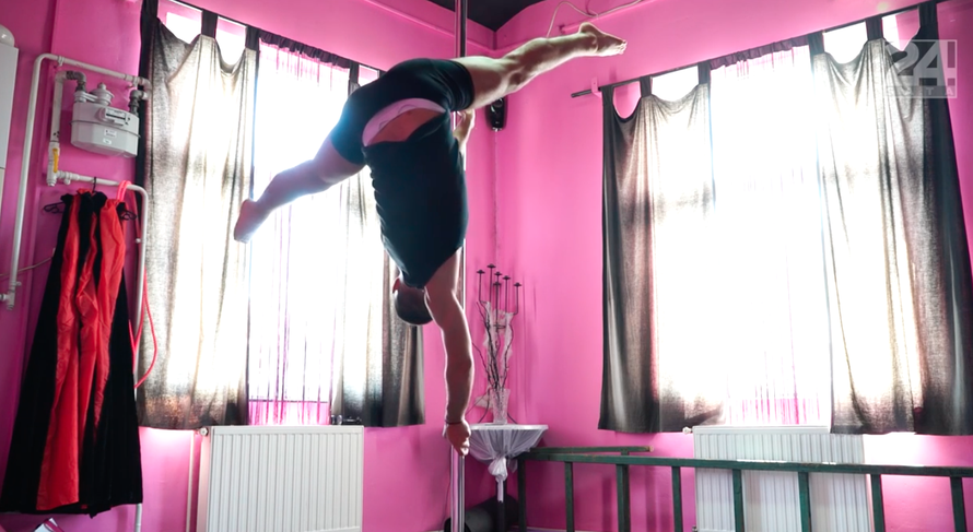 Hrvatski plesač na šipci: Dečki trebaju brijati cijelo tijelo za to