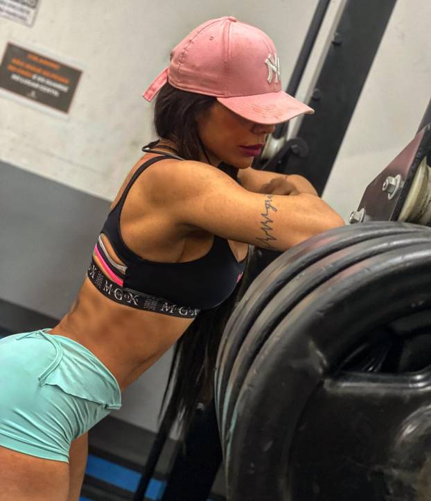 FOTO Gospođa Messi morala je reagirati zbog ovih fotki Miss Bum Bum: 'Valjda je ljubomora'