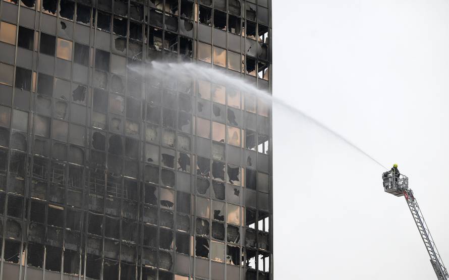 Zagreb: Ponovno je planuo požar na Vjesnikovoj zgradi 