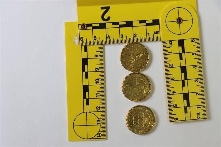 Preko interneta kupio lažne kovanice kuna i eura pa ih išao promijeniti u mjenjačnicu