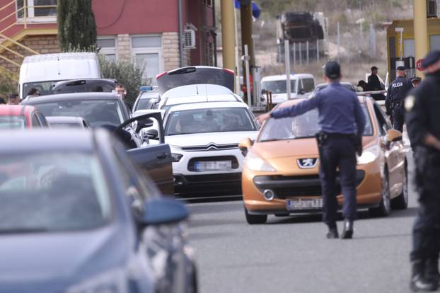 FOTO Boysi u konvoju auta stižu na Poljud. Dočekala ih policija