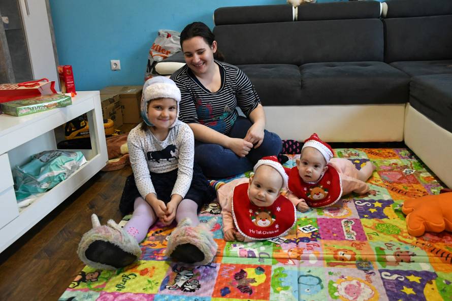 Prvi Božić sijamskih blizanki: 'Presretni smo, a one su super'