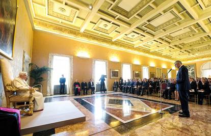 Preduhitrili Milanovića: Papa Benedikt XVI. primio HDZ-ovce