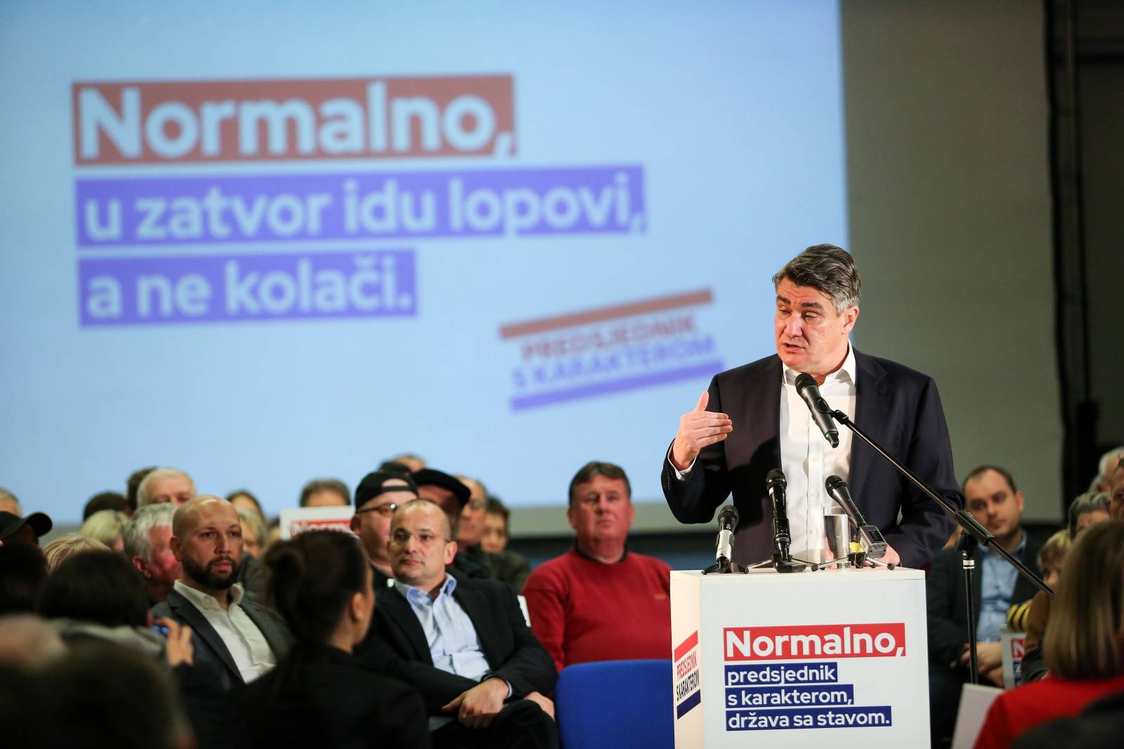 Samobor: Predsjednički kandidat Zoran Milanović održao predizborni skup u Centru za mlade