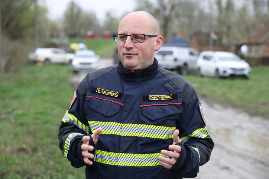 Babina Greda: Traje velika akcija spašavanja, više ljudi završilo u Savi