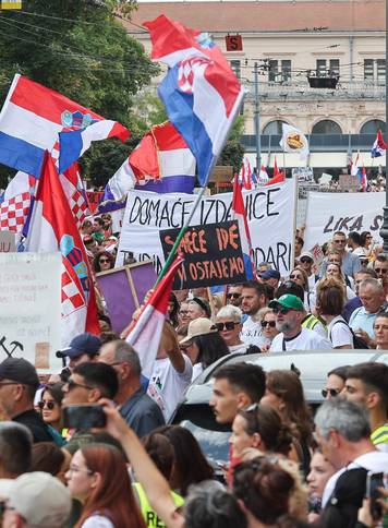 Zagreb: Okupljanje prosvjednika Hodaj za Liku, hodaj za Hrvatsku