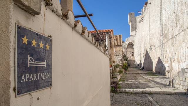 Dubrovnik planira prestati izdavati nove dozvole za apartmane unutar gradskih zidina